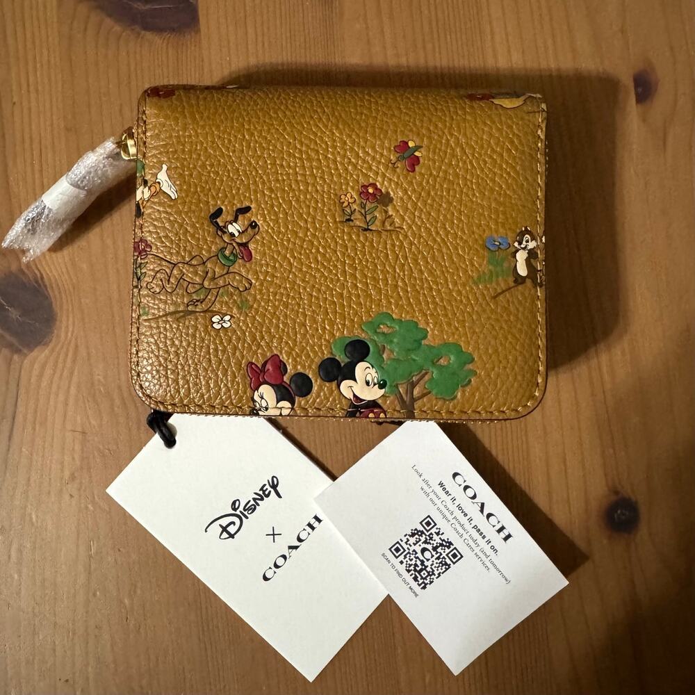 🐭Disney X Coach Essential Billfold Wallet With Mickey Mouse And Friends - Picture 5 of 11